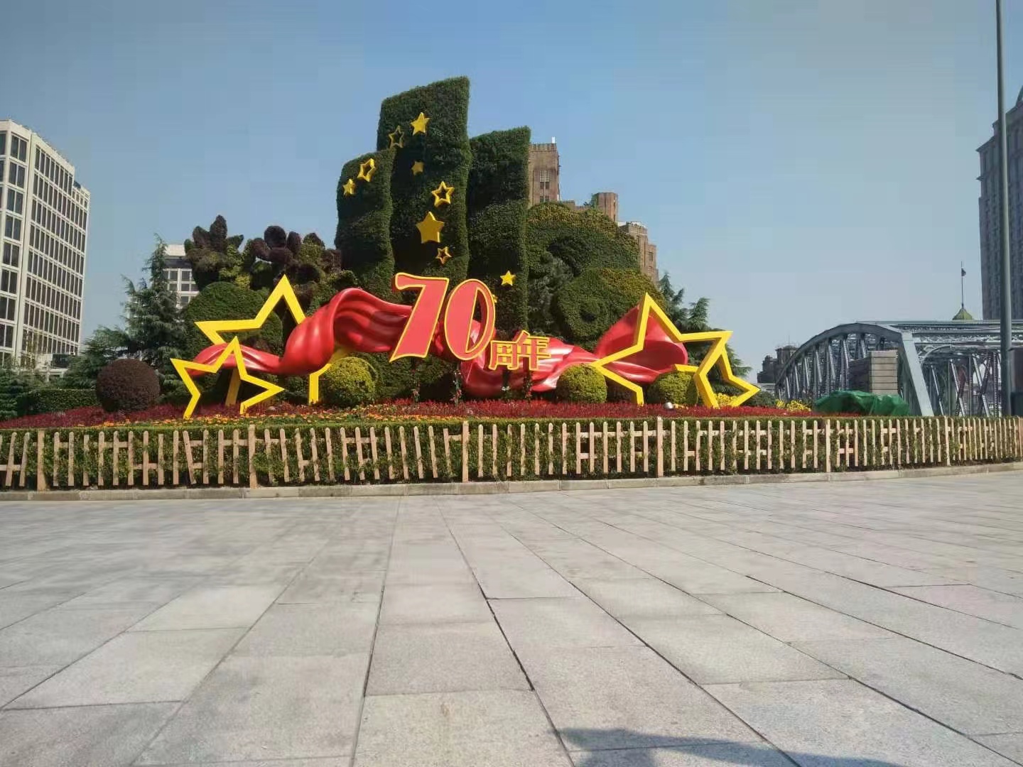 不銹鋼雕塑在設(shè)計(jì)上有哪些優(yōu)點(diǎn)？